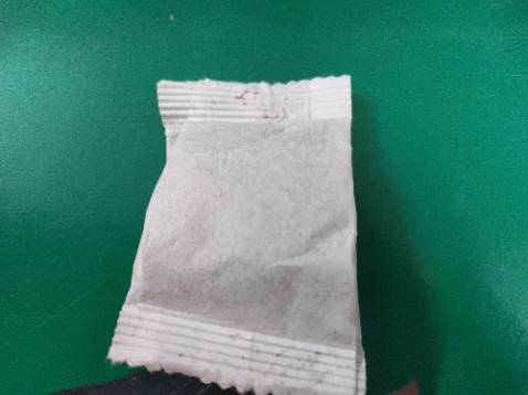 Giao hàng đúng lịch. Đóng gói ổn. Báo bì bình thường. Túi lọc nhìn sơ sài (như hình). Tôi không giám uống luôn vì liên quan đến sức khỏe. Có ai giải thích giùm không. Hơi thât vọng.