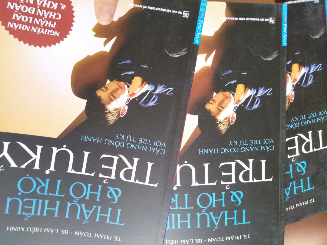 bìa sách khá là cũ! mình yêu cầu đổi lấy 3 cuốn khác nhé