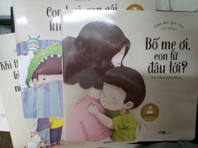 3 cuốn được bọc trong màng co mới tinh. Giao hàng nhanh, đóng gói nguyên vẹn