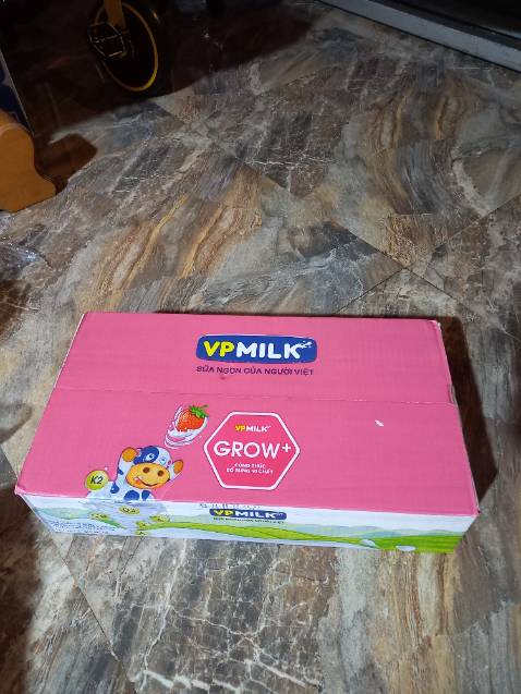 Shop đóng hàng cẩn thận. Bên ngoài là thùng giấy, bên tronh mỗi thùng sữa được bọc thêm 1 lớp bóng chống sốc. Lần này ưng ý cực kì khâu đóng gói sản phẩm. Sữa thơm, ngon lắm ạ😊
