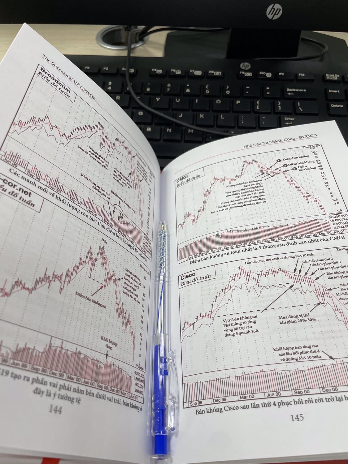 MUST HAVE - Rất đáng tiền luôn
Mình đã bỏ ra 1 tuần để đọc ngấu nghiến cuốn sách này, một cuốn sách rất tuyệt vời với nhiều bài học rất đáng giá.
Sau đợt giảm mạnh của thị trường trong giai đoạn tháng 4/2022, *** mình bị lỗ khá nặng, và khi đọc cuốn sách này, mình vỡ ra rất nhiều điều bổ ích. Nhiều bài học, từ cách phân tích thị trường, lựa chọn cổ phiếu, điểm mua, điểm bán và quan trọng nhất là cách quản trị danh mục….  Hy vọng đọc xong & thực hành tốt theo các nội dung trong sách, kết quả đầu tư của mình sẽ được cải thiện. Cảm ơn team dịch & đơn vị phát hành.