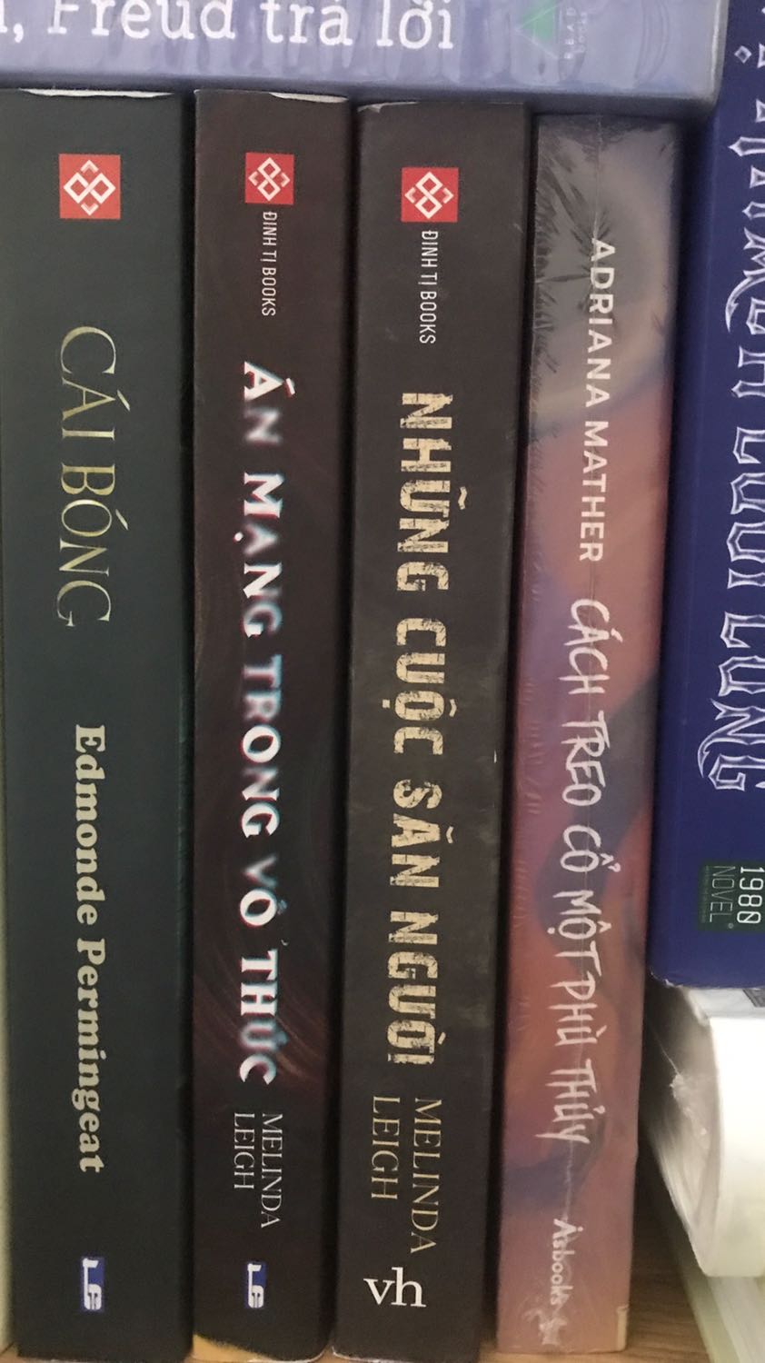 Sách dày dặn xinh xắn, nhưng vẫn bị ẩm và chắc là để khá lâu trong kho nên có mùi, ksao mình về xịt thơm cho bé là được, chưa đọc nội dung