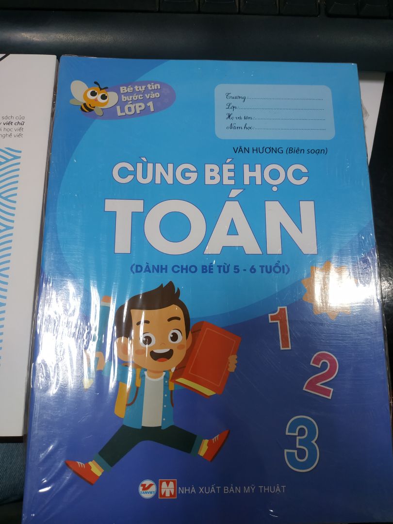 sản phẩm đóng gói đẹp. giao hàng nhanh. chưa bóc nhưng thấy giá hợp lý. Nên mua nha các mẹ.