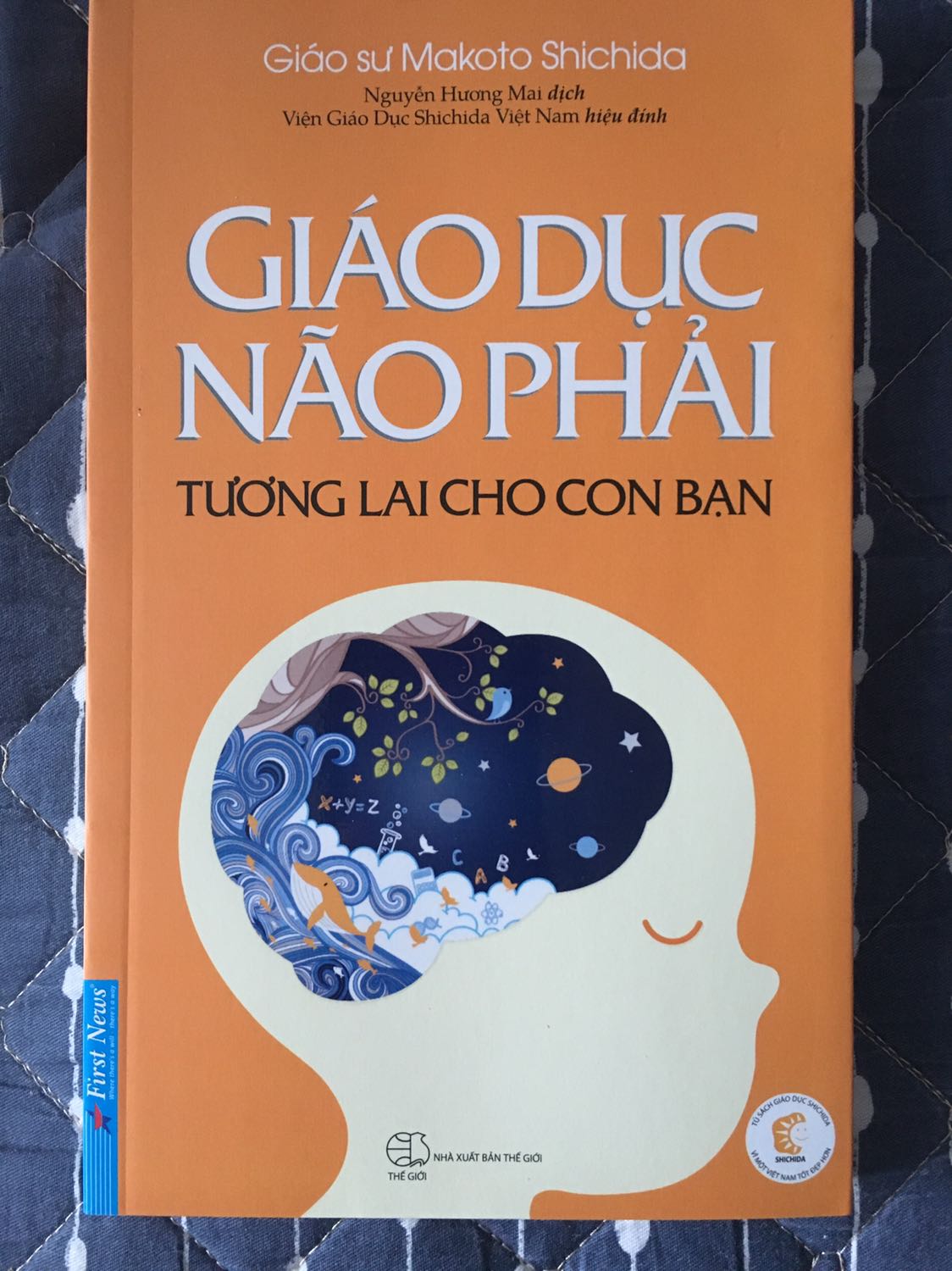 Mình đang đọc dc 1/3 và lướt qua toàn bộ thì thấy nội dung hơi lặp, nêu vấn đề chung2 chứ k sâu. 

Ko biết do mực in, chất lượng giấy hay font chữ mà chữ k được nét đậm như các cuốn khác nên ng cận như mình hơi khó đọc xíu.

Điểm cộng là con gái 11th tuổi của mình rất thích cái bìa sách nên ngày nào cũng mở xem vài lần 😄. 

Tặng 5 sao cho dv giao hàng tiki.