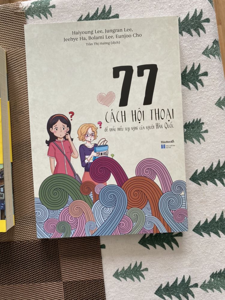 Đơn hàng giao lần đầu hỏng toàn bộ.
Sau khi nghiên cứu org chart công ty + 7749 cái email thì ngay hôm sau được đổi lại hàng nguyên vẹn ko tì vết. 
Cứ phải để mình thô lỗ, đối với order sách vở mình cầu toàn lắm, mà sure kèo ko phải mỗi mình mình cực đoan khi đụng tới sách vậy đâu. Just FYI, tks.
Về mấy cuốn sách: Vote mua quyển 77 cách hội thoại, giấy cực đẹp, trình bày dễ hiểu và gọn gàng, ngôn ngữ giao tiếp thường ngày nên dễ vận dụng, bớt học thuật.