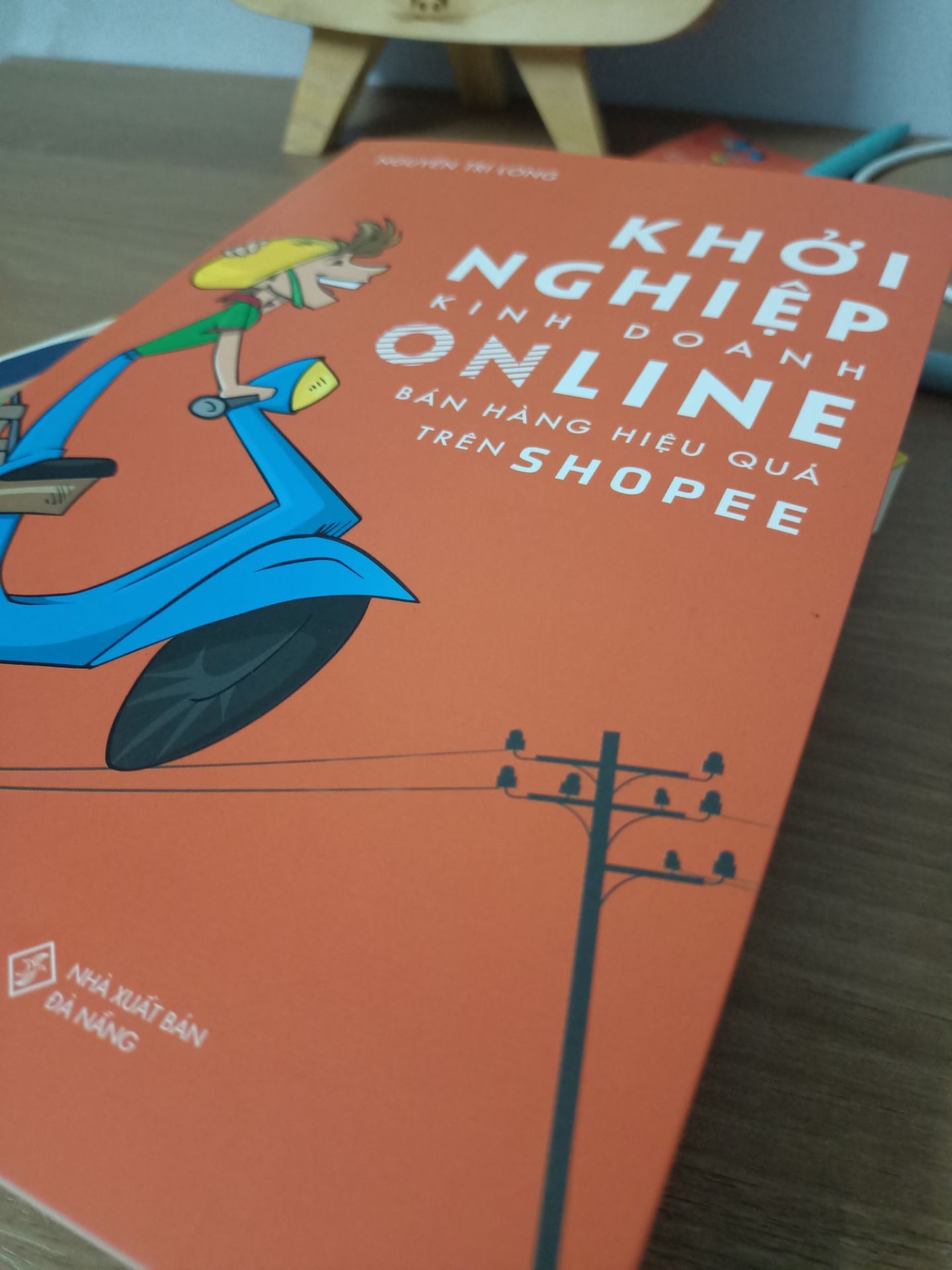 sách rất thiết thực, đúng lúc tôi đang cần những thông tin quý giá này, xin cảm ơn tác giả đã mang đến cho chúng tôi quyển sách hay như thế này, hy vọng trong thời gian sắp tới sẽ có nhiều đầu sách hay như thế này ra mắt nhằm truyền đạt cũng cố kiến thức cho những người khởi nghiệp, cảm ơn tác giả!