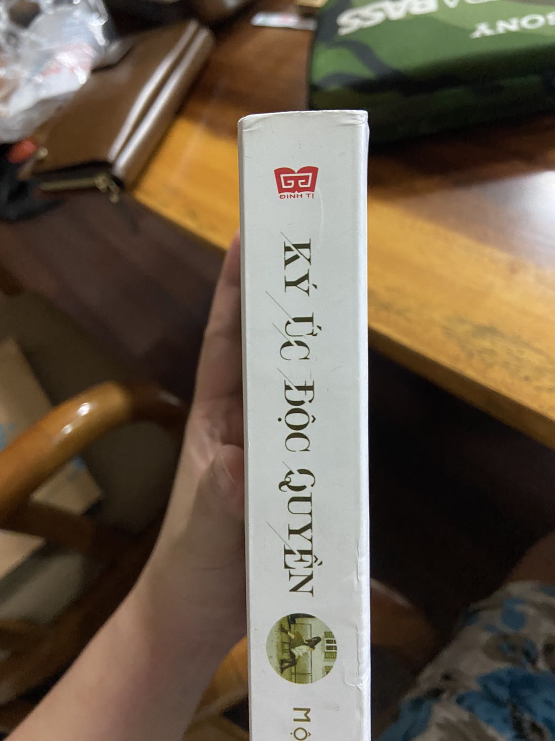 Không có bọc ngoài nên cũng có tí vấn đề nho nhỏ nhưng không đáng kể mấy.