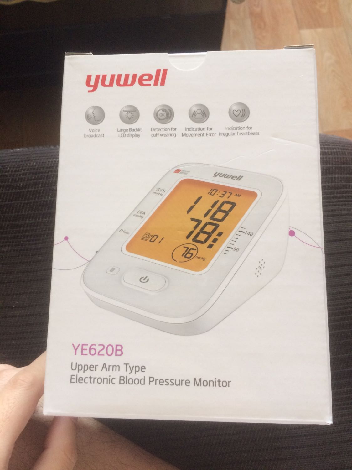 Sản phẩm dễ sử dụng, mình mua cho cha mẹ ở nhà xài theo dõi sức khoẻ, máy có giọng tiếng Việt to rõ. Các bạn nếu mua cho người lớn ít rành về đồ điện tử thì mình nghĩ sản phẩm này khá phù hợp. Máy dùng pin hoặc gắn sạc điện trực tiếp