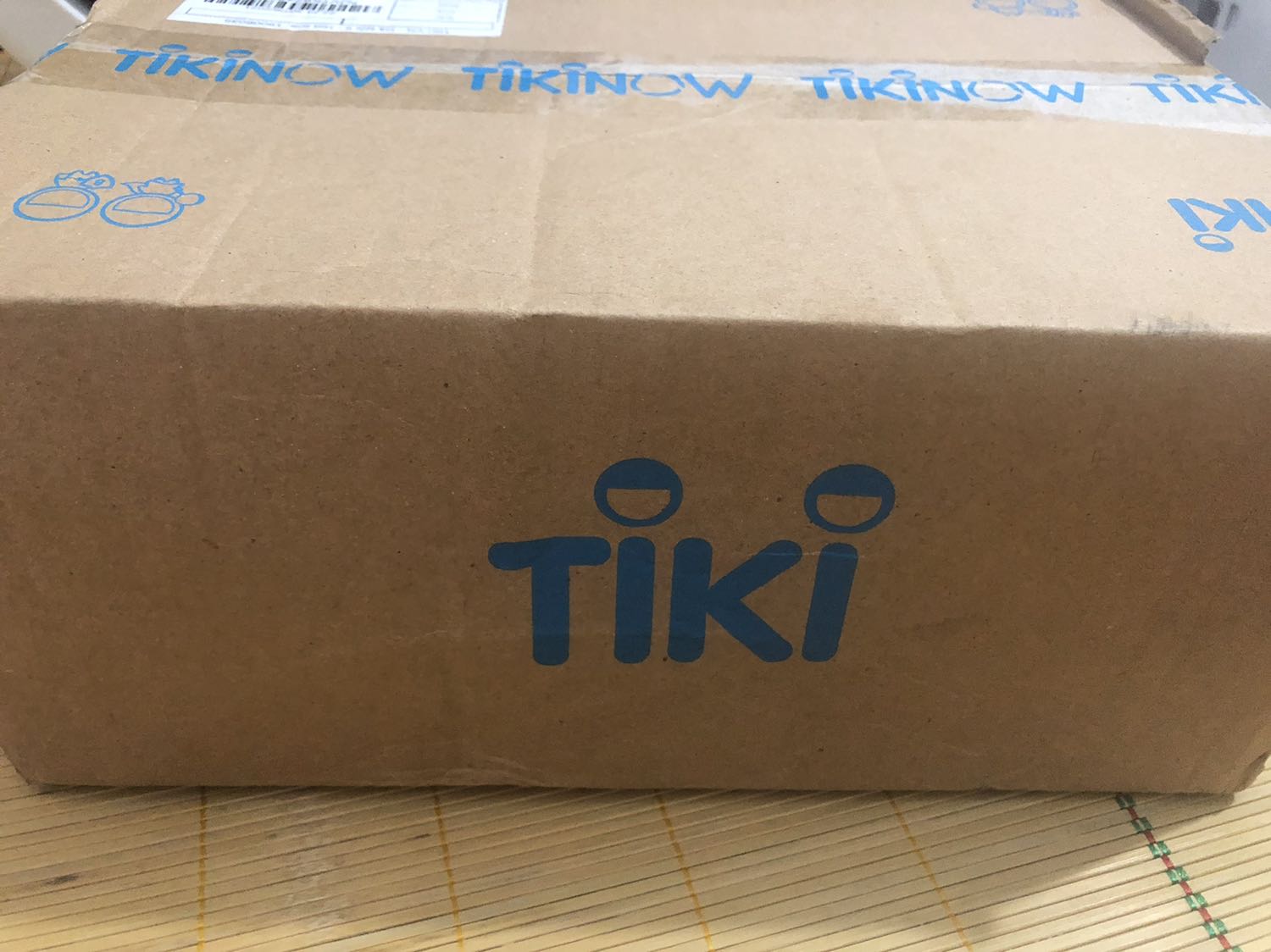 Giao hàng siêu siêu nhanh luôn ạ, vừa đặt tối htrc mà sáng sớm hsau đã thấy anh shipper gọi lấy hàng?
Không cần nói thêm về chất lượng vì quá xuất sắc. Chỉ có điều Tiki thêm 1 lớp bọc cho sách trc khi đóng hộp thì tốt biết bao.:((