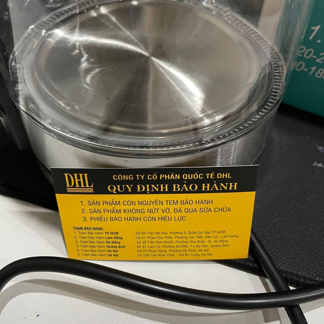 Thấy ấm thuỷ tinh còn có đèn xanh đẹp nên mua về tặng vợ. Vợ mình nhận rất thích : Đươc Shop gói hàng cẩn thận, tư vấn nhiệt tình, chuẩn bị hàng nhanh. Có thẻ bảo hành nữa nên rất ưng, sẽ ủng hộ shop nếu có nhu cầu mua sp khác.