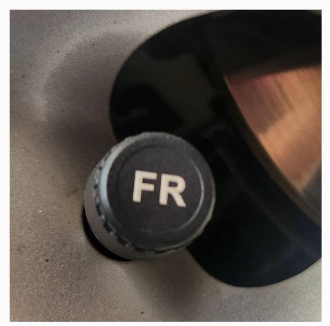 Hàng mới tinh, tặng kèm 1 viên pin, nhưng mình đặt RL shop gửi FR. Lắp ko nhận