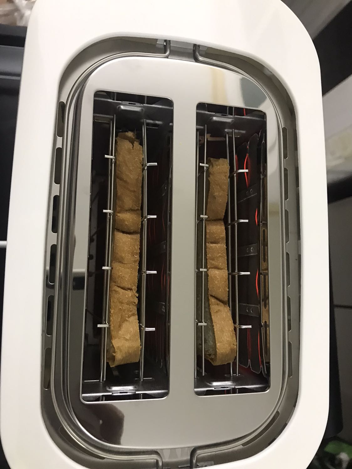 Máy đẹp. Đóng gói kỹ. Thử nướng bánh ngay sau khi mở hộp.. lần đầu tiên máy hoạt động tốt. Nướng bánh nhanh.