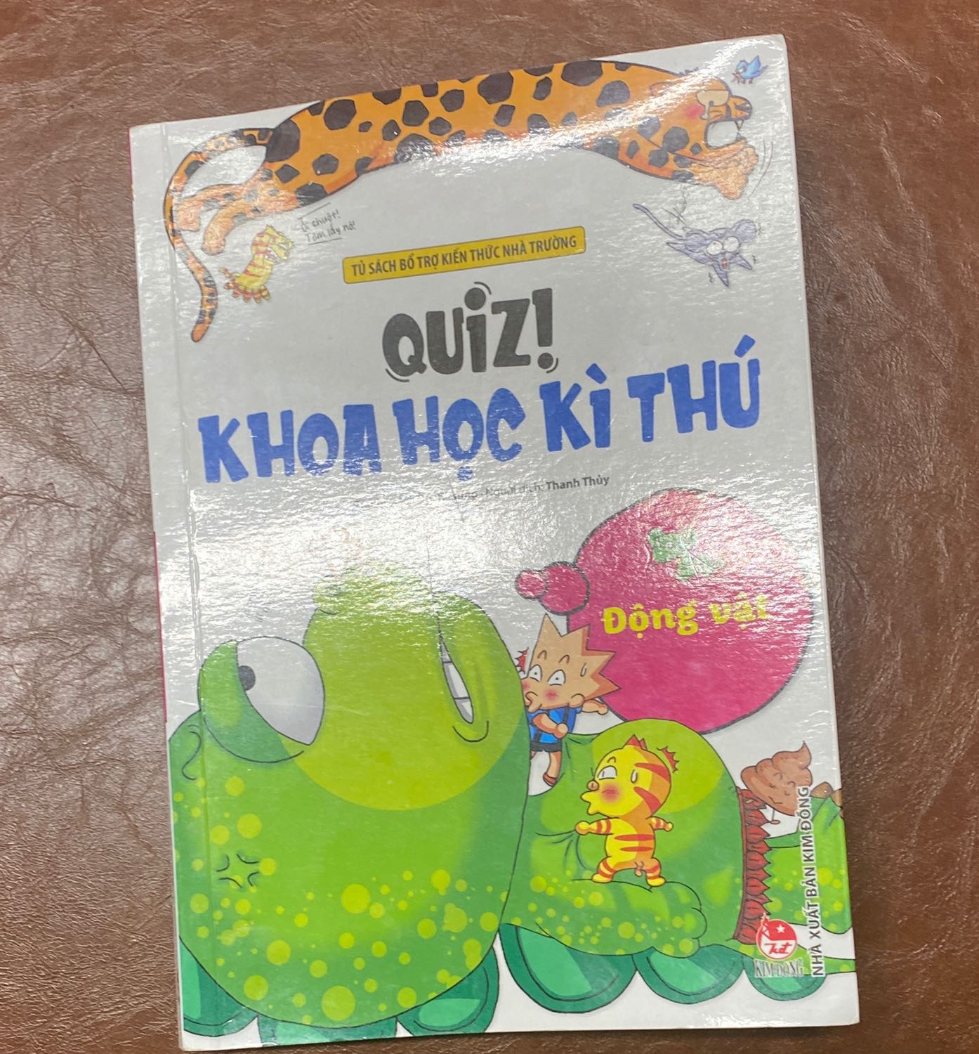Rất hay, bìa đẹp giấy thẳng không bị nhăn nhó, chữ đọc rất rõ không bị mờ mà còn vừa bổ ích nữa . Sau khi con mình đọc nó đã biết rất nhiều về động vật.