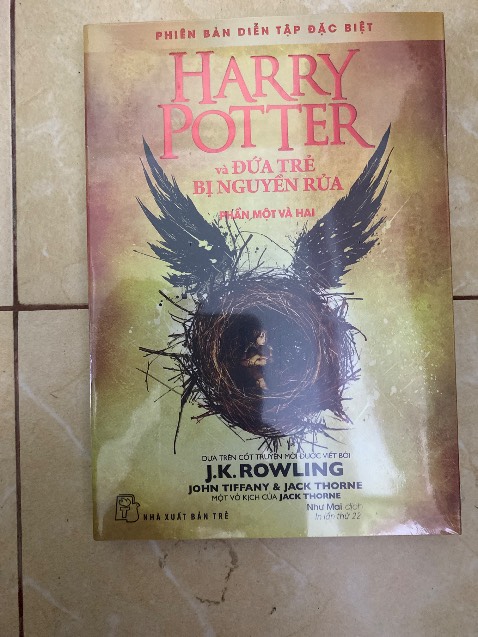 Hàng giao đúng hẹn, sách đẹp, có bọc đầy đủ. Có vẻ là hàng real:)))