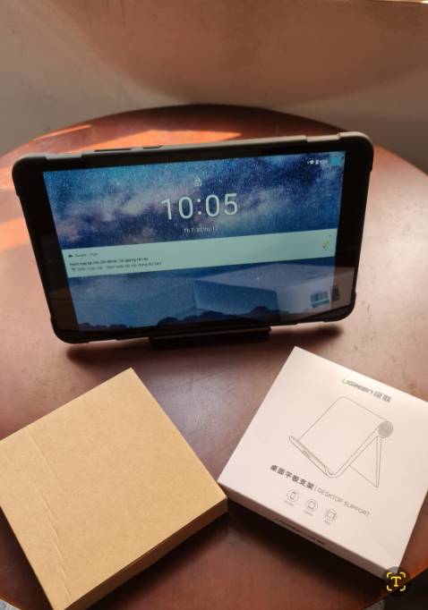 Đóng hộp cẩn thận, sản phẩm đẹp, chắc chắn, kích thước đúng như mô tả, để máy tính bảng 10 inch vô tư