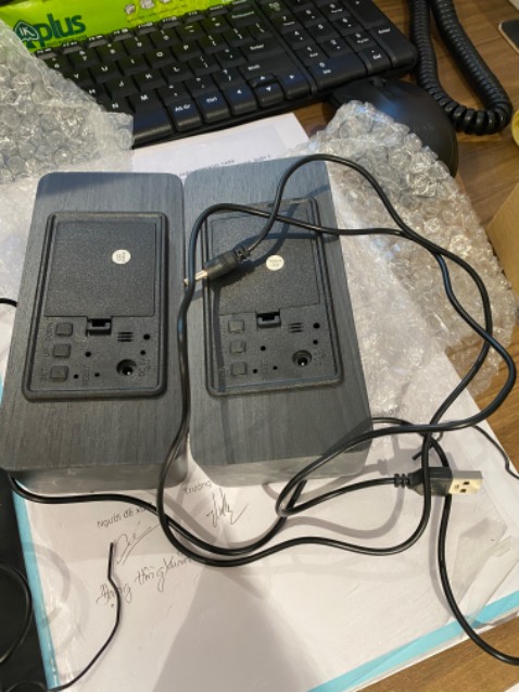 Giao hàng nhanh trong nội thành hcm. Shop có xuất hoá đơn. Còn chất lượng sử dụng lâu chút mới đánh giá dc.hi vọng sử dụng ổn.máy vừa có thể cắm trực tiếp sd or dùng 4 pin 3A. Máy chỉ có cap nên nếu mún dùng các bạn mua thêm củ sạc nhen. Vẫn để đánh giá 5* trc cho shop.