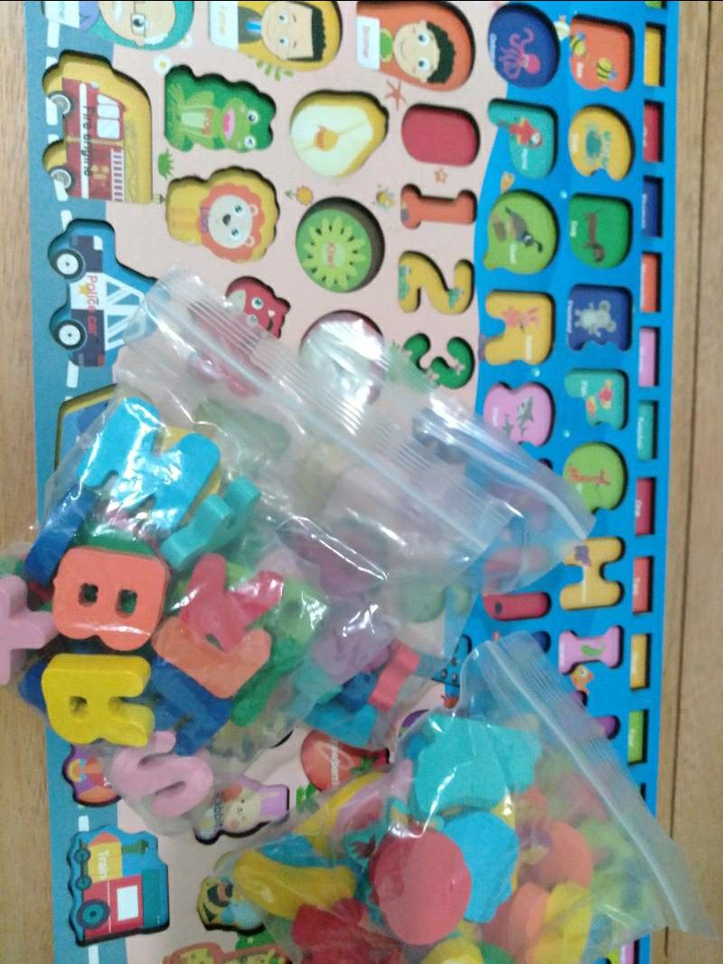 bản chữ gỗ đẹp lắm, màu sắc đa dạng. các chi tiết rõ ràng. bé rất thích chơi, giá lại rẻ nữa bản chữ gỗ đẹp lắm, màu sắc đa dạng. các chi tiết rõ ràng. bé rất thích chơi, giá lại rẻ nữa