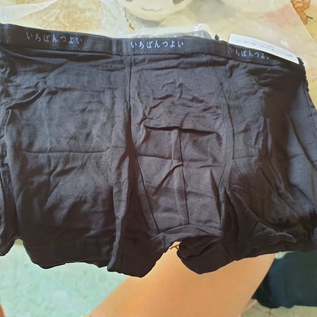 Mình mua 8 cái tất cả, dòm nhăn nhăn vậy thôi chứ vải cũng khá mềm mượt ? để giặt xong xài thử xem có mau giãn ko, mà hiện h thì cho 5 sao hài lòng.