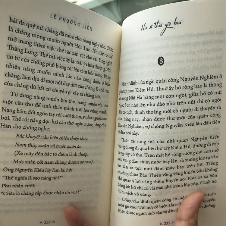 Giấy đẹp, sách giao nhanh, cơ bản là ok nhé! 
Bìa gập, cứng và in ảnh đẹp, thiết kế chữ bên trong các phần chỉn chu. 
Mua đợt sale nên rất thích. 
Nội dung đọc hay và cho mình hiểu thêm về nữ sĩ Đoàn Thị Điểm . 5 sao cho chất lượng Tiki.