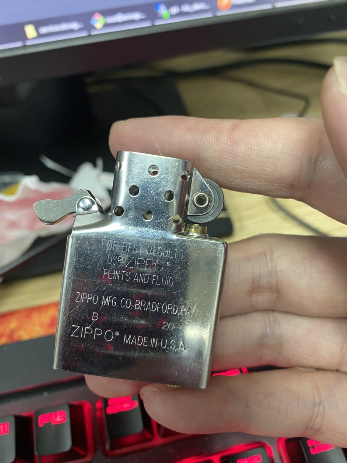 Vỏ thì 05/2020 mà ruột thì 02/2020. Việc lệch với mình k sao nhưng mà cái ruột bị xước nhiều chứng tỏ đã đc rút ra đút vào khá nhiều lần. Đó là cái mình k ưng