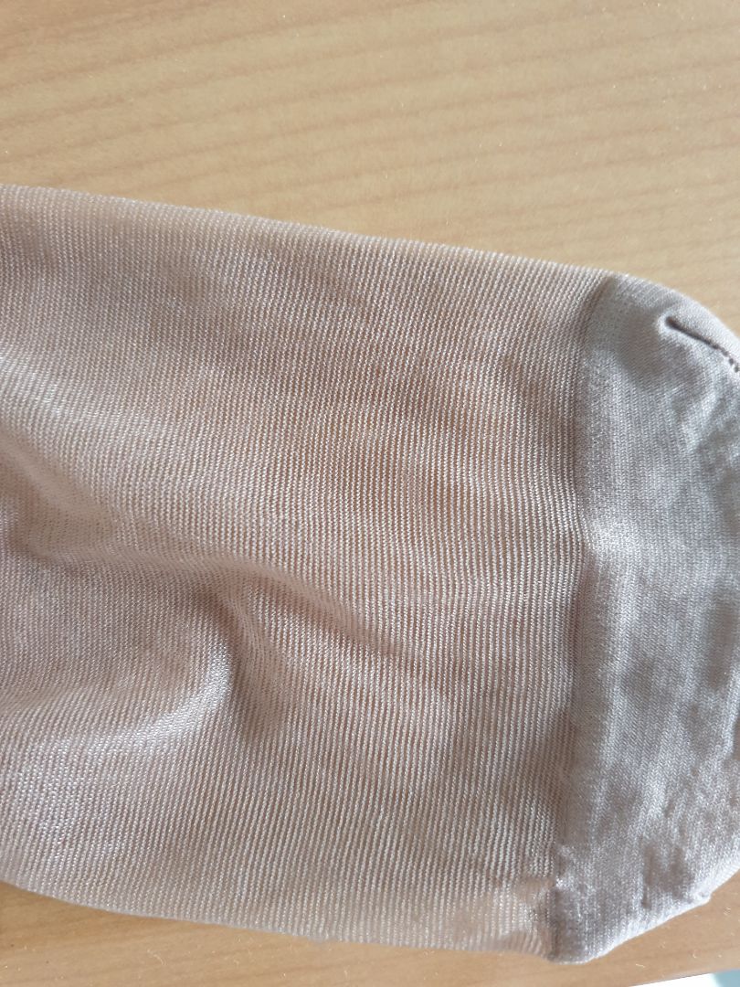 vớ đẹp, dai, màu hợp với da mình luôn, chỉ có thấy hơi ngắn, nhưng nói chung vẫn ổn.