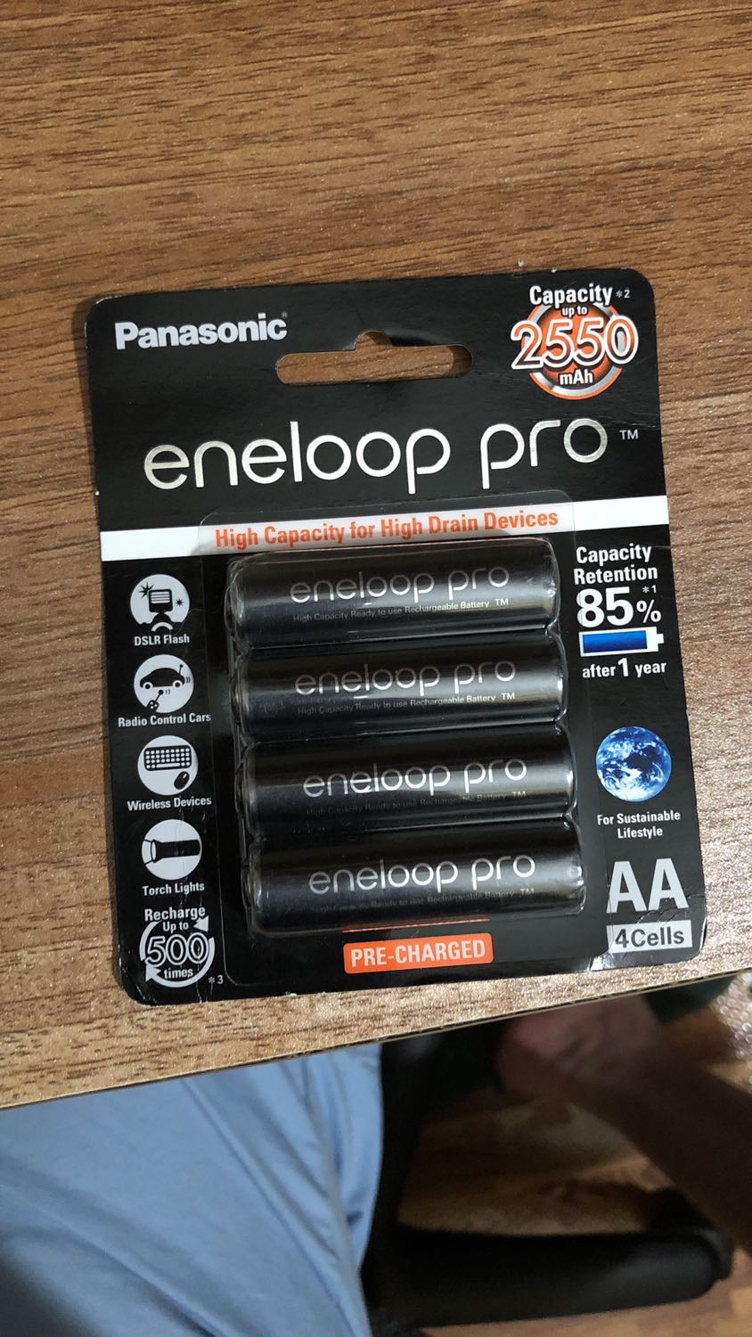 Cám ơn tiki đã giao hàng khá nhanh. Nhưng tiki không kiểm soát nguồn hàng. Trên thông tin ghi trên trang tiki thì pin panasonic suất xứ: sản xuất tại Nhật Bản. Nhưng khi nhận hàng thì Quang Thìn đã in 1 miếng dán khác đề là sản xuất tại nhật, nhập khẩu vào VN. Nhưng khi tôi lột nhãn ra ( cửa hàng rất tinh vi đã dùng miếng dán rất chặt, khi lột ra rất vất vả). Nhưng khi lột ra tôi thấy Made un China! Thật sự thất vọng. Định nghĩa từ kinh doanh là 2 từ: lòng tin. Nhưng đây đâu phải kinh doanh.