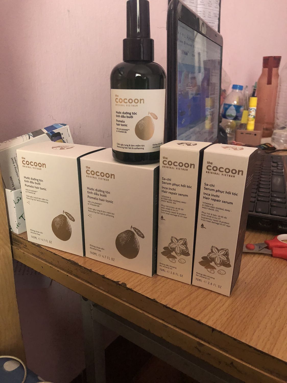 Đong gói cẩn thận, giao hàng nhanh. Serum mùi thơm bôi lên tóc k bị bết dính gì cả. Dùng rất thích