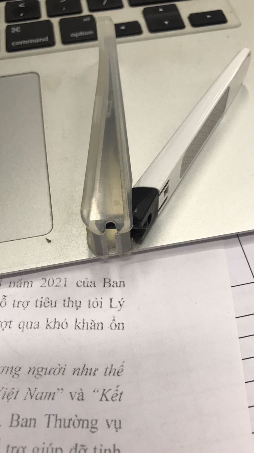 Dao cắt thẳng, khó bấm, hình thức thô, không xứng với giá 150k