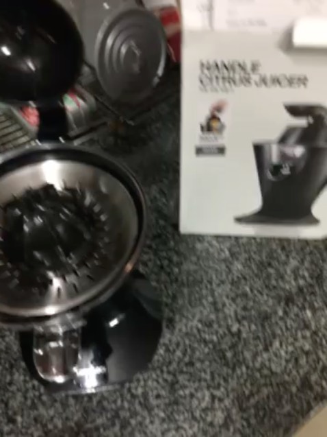 Tiki giao hàng rất nhanh, nhưng rất tiếc máy chưa sử dụng đã bị lỗi mô tơ quay không dừng, đề nghị bảo hành sản phẩm cho tôi