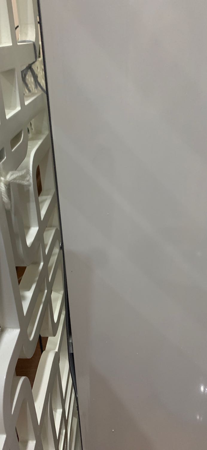 Giao hàng trễ
Cánh tủ k đều màu
Mặt sau tủ giống như alu
Cánh tủ đóng mở bị đính, k vô khớp
Mỏng mảnh