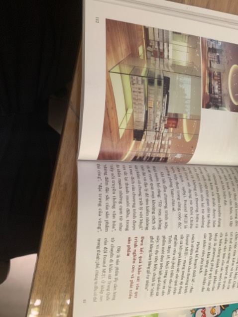 Nội dung sách thì ổn nhưng chất lượng sách lại không tốt. Sách thì in bị nhảy trang, nhiều chỗ viết sai chính tả, nhiều trang giấy còn bị dính vẫn chưa được cắt cẩn thận.