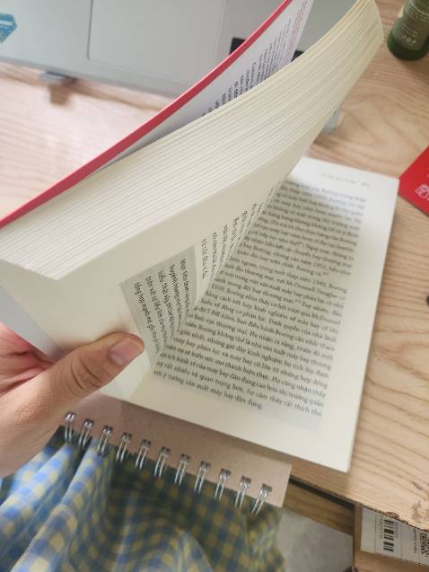 Sách đẹp, xin, min, tuy nhiên mh góp ý xíu khi đóng hàng ship nên thêm bo góc hay bùi nhui để tránh bị tác động và các cạnh sách