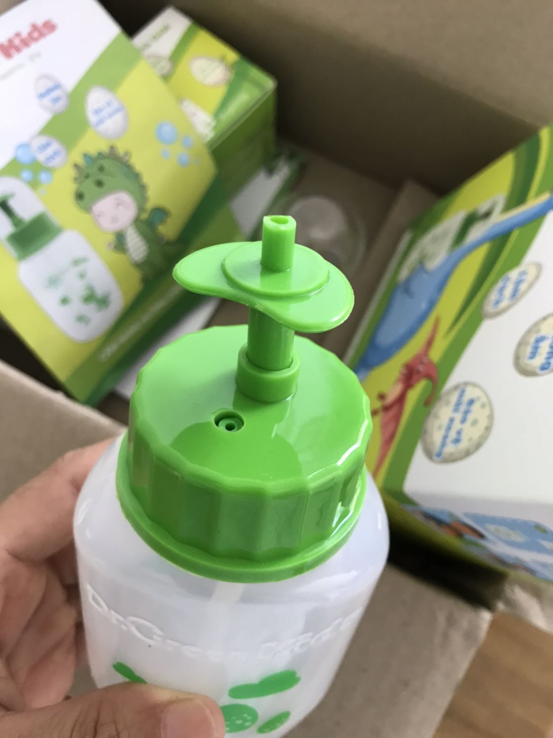 Đơn hàng: 209056750. Sản phẩm nhận được có dấu hiệu đã mở, đầu rửa bị gãy ko thấy đâu. 
Lần đầu bị như này khá thất vọng.
Mình đã gọi *** nhưng hệ thống đang bảo trì. 
Rất mong Tiki liên lạc đổi trả hàng giúp mình. Xin cảm ơn! Đơn hàng: 209056750. Sản phẩm nhận được có dấu hiệu đã mở, đầu rửa bị gãy ko thấy đâu. 
Lần đầu bị như này khá thất vọng.
Mình đã gọi *** nhưng hệ thống đang bảo trì. 
Rất mong Tiki liên lạc đổi trả hàng giúp mình. Xin cảm ơn!