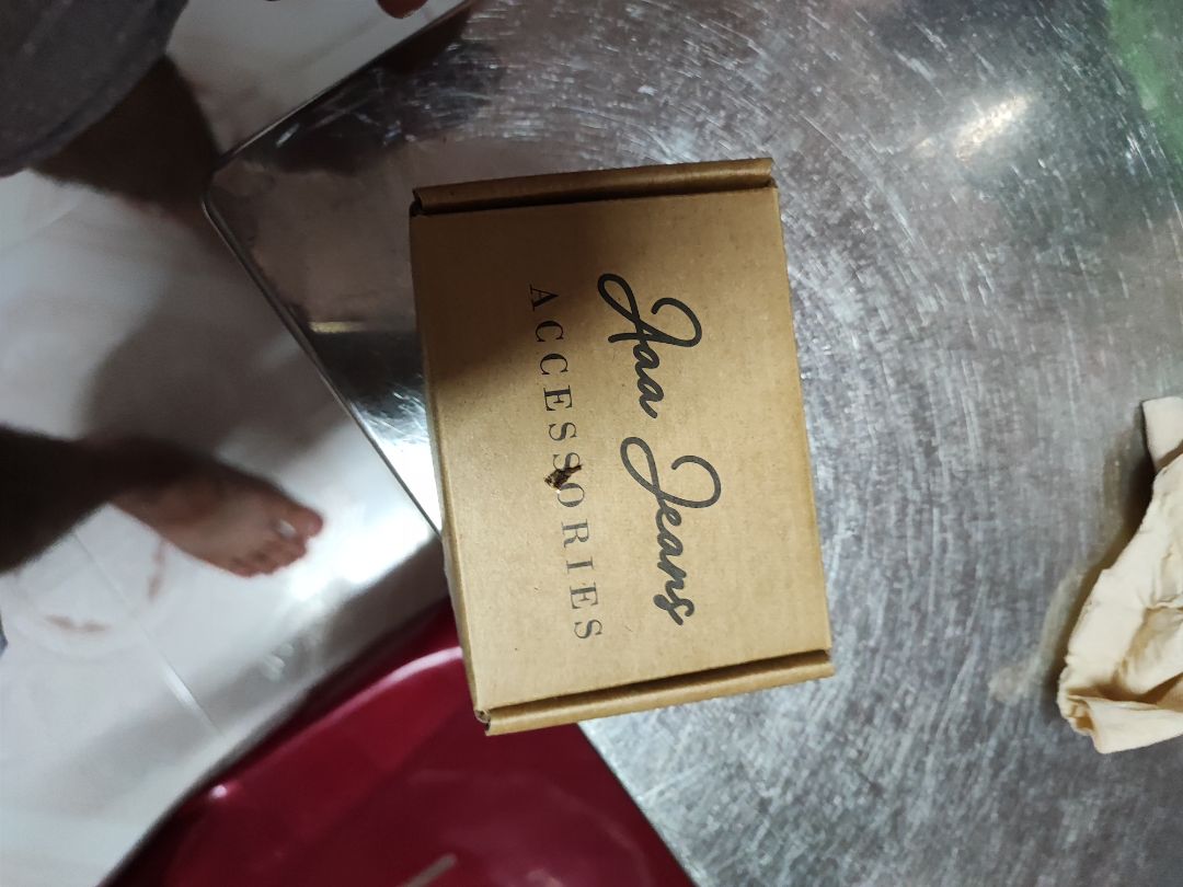 sản phẩm giá chỉ 12k tặng cả đồ đụt lổ rất hay. da có vẻ ok