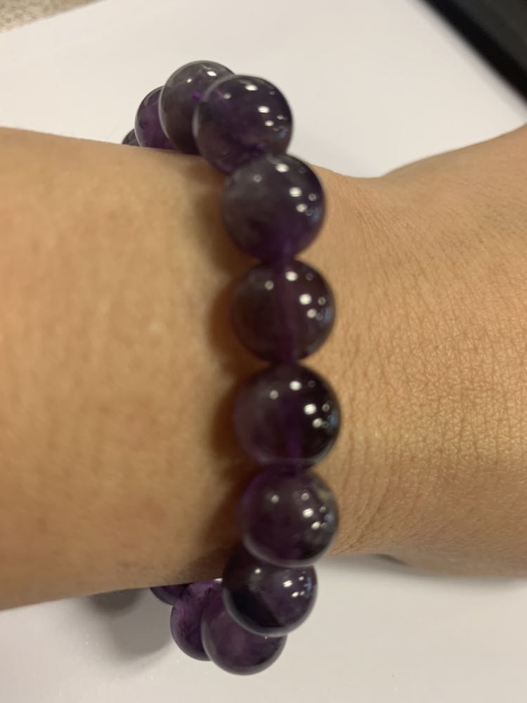 Rất hài lòng. Giao hàng nhanh. Vòng tay nhẹ nhàng, màu tím dễ thương.