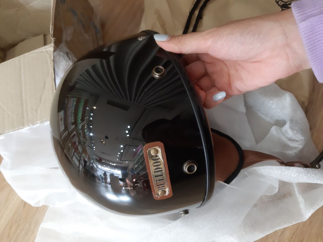 mình đặt màu trắng mà shop giao màu đen, mình có nhắn tin note trước để shop chú ý giao đúng màu nhưng cuối cùng vẫn giao màu đen. Mong shop và Tiki hỗ trợ đổi lại màu trắng cho mình!