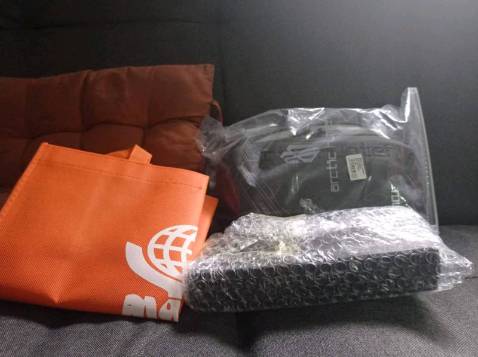 Mua cái ví mà cảm giá như đập hộp điện thoại ấy, shop gói đẹp mà cưng quá, cầm cái vi thấy đáng đồng tiền bát gạo. Mình mua nhiều lần rồi shop còn chủ động nt tặng mã giảm giá, cưng quá cưng. cho 10 sao.