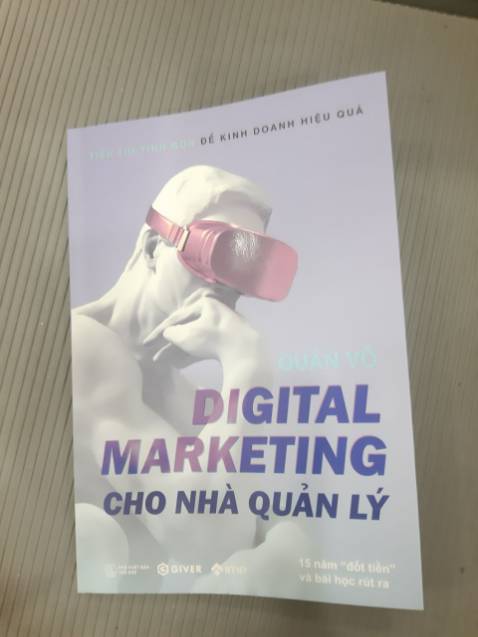 Cảm ơn tác giả đã cho ra cuốn sách giúp mình mở ra một chân trời mới, một góc nhìn mới về digital marketing. Sách viết dễ đọc, dễ hiểu, không nhàm chán giúp mình phần nào tự tin hơn bắt đầu lên kế hoạch xây dựng chiến lược tiếp thị cho doanh nghiệp.
Tiki giao hàng siêu nhanh, shipper thân thiện. 10đ