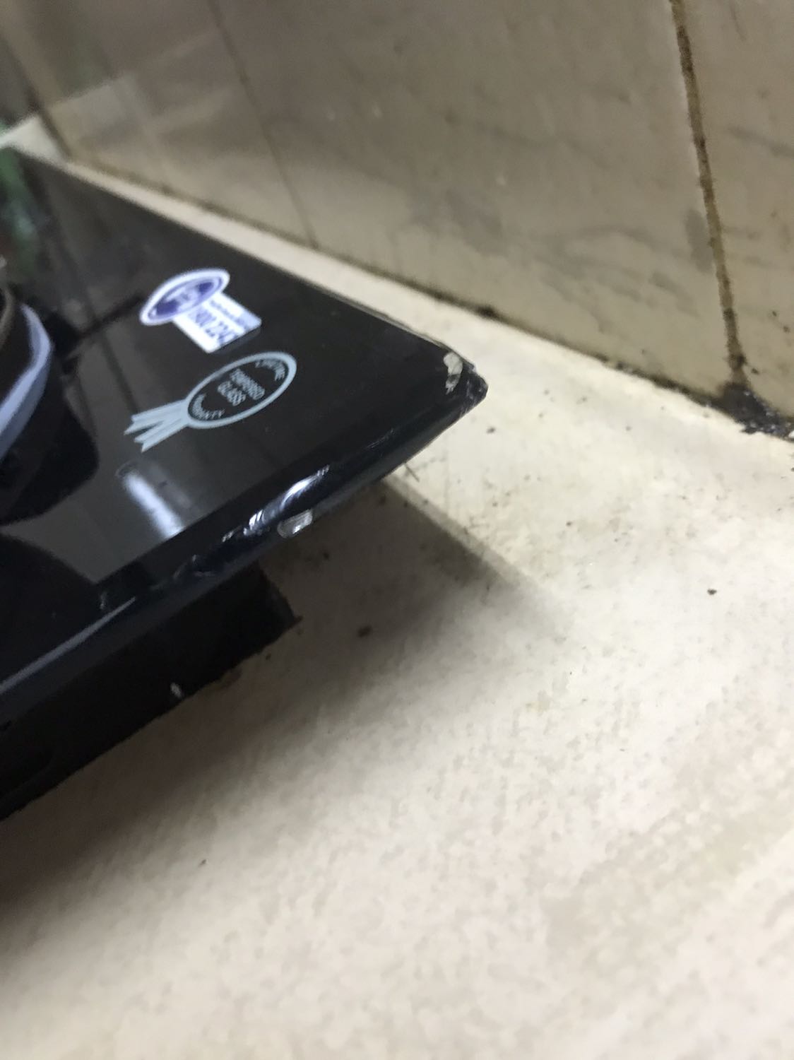 Bếp ổn nhưng kính bị mẻ góc, đang lo kính cường lực bị mẻ vậy có bền ko. Shop cho xin tư vấn Bếp ổn nhưng kính bị mẻ góc, đang lo kính cường lực bị mẻ vậy có bền ko. Shop cho xin tư vấn