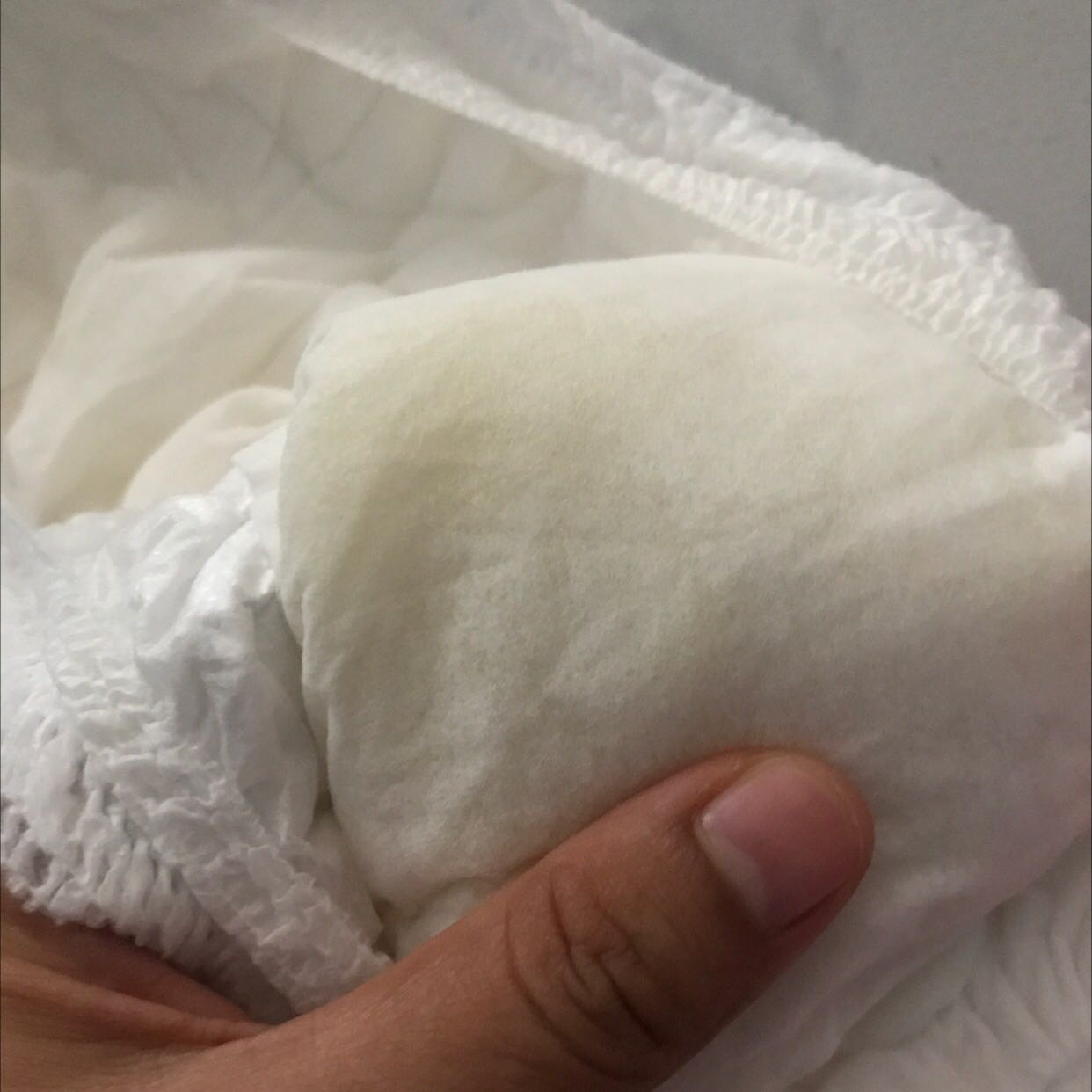 Bỉm dày phù hợp dùng bam đêm, mình mua bỉm hàng tháng 6/22. Đợt hàng này mình mua bé mặc bị hăm bẹn, dùng sp khác k sao nhưng dùng moony lại hăm trở lại. Rất buồn