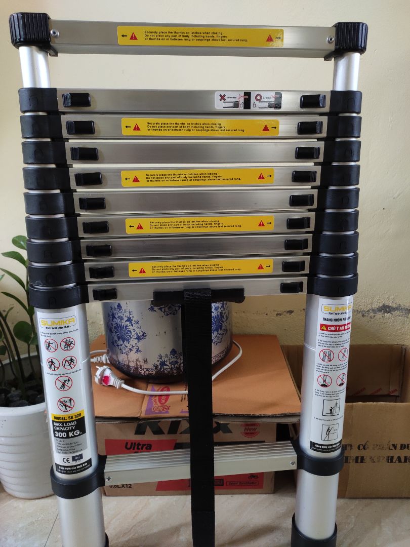 Hàng vận chuyển hơi lâu. 
Dùng được 2 lần thì như ảnh, hạ và rút bậc đầu tiên rít và phải ấn thì nó mới xuống hết. thang nhôm mình dùng nhiều rồi, Thấy cũng tạm. mấy cái khóa chốt hơi nhỏ so với loại trước mình dùng.