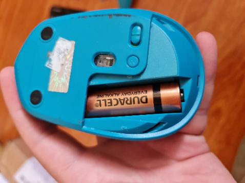 Pin mới giá tốt, trước hình như 1 viên này dùng cho chuột bluetooth mình cũng phải dùng cả năm trời mới hết thì phải. Duracell này chuẩn pin AA alkaline dạng pin khô, hàng nhập khẩu, có nhãn phụ tiếng Việt đúng chuẩn. Có End date tận ***, PD (Power Delivery) *** đúng so với mặt trước thông tin 10 years Guaranteed in storage.