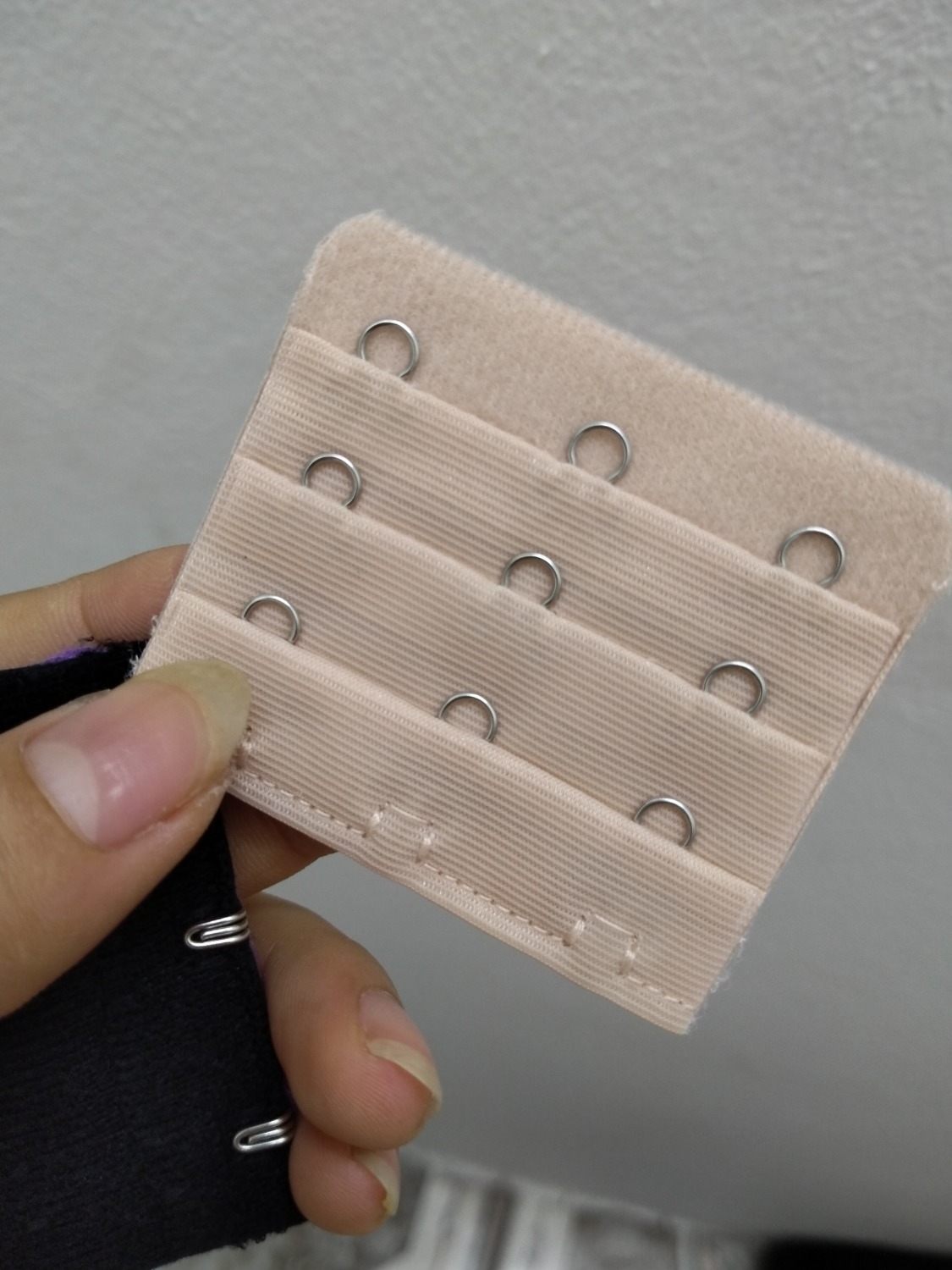 hàng rất ok, móc chắc chắn.sợ giao hàng có nhiều màu nổi nhưng nhận hàng thấy toàn màu đúng màu áo mình hay mặc luôn