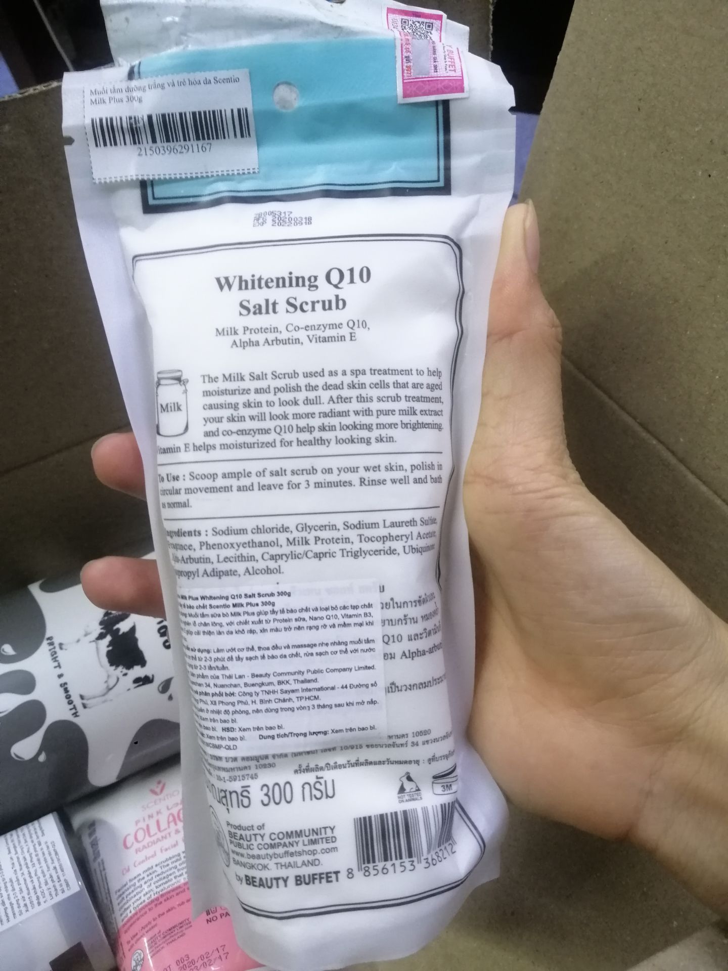 Đóng gói ok, muối tẩy xong da sạch, mịn da, mùi thơm dễ chịu. Mix chung với yogurt sdung cực thích luôn. Túi bự nên chắc còn lâu mới hết quá, giá rẻ nữa. Ship dễ thương nên hài lòng, cho shop 5 sao. Có tem chống giả nữa check là hàng thật, yên tâm sdung.