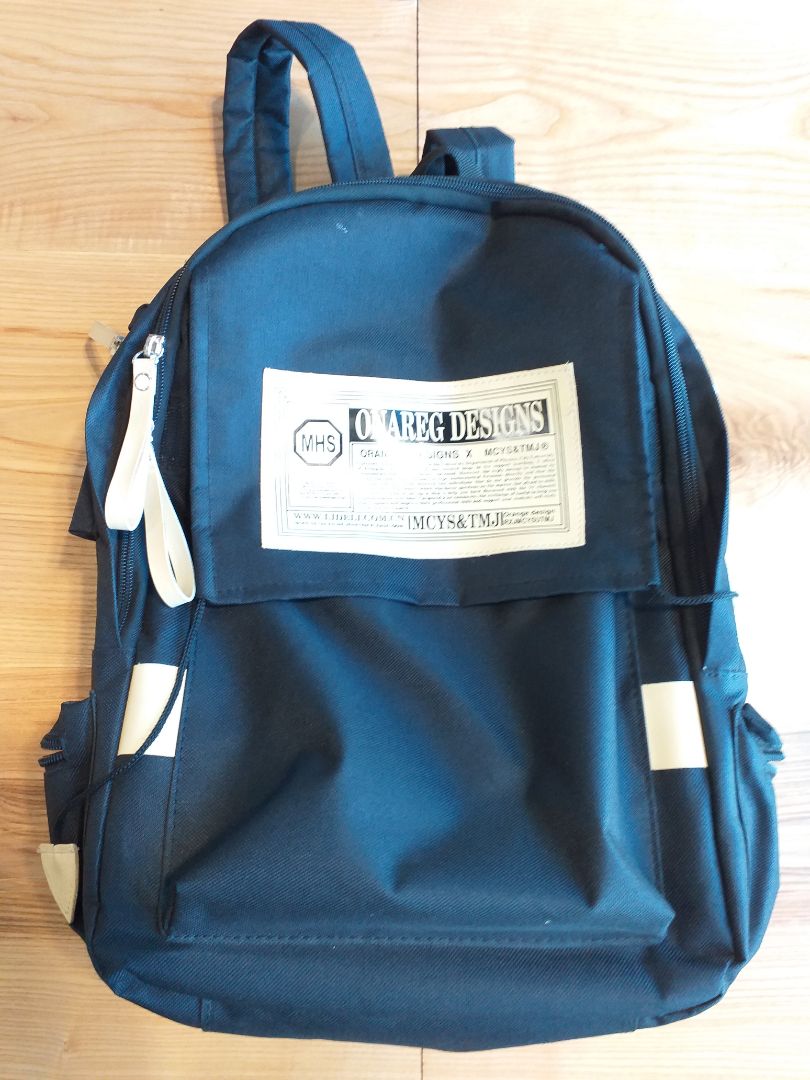 Sản phẩm đúng mẫu, chất lượng, có mấy cọng dây hơi sến. Giao hàng nhanh.