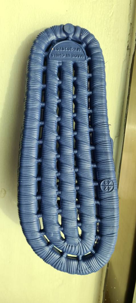 Khá đẹp, nhẹ, tuy nhiên mùi hơi nồng. Độ bền chưa biết.