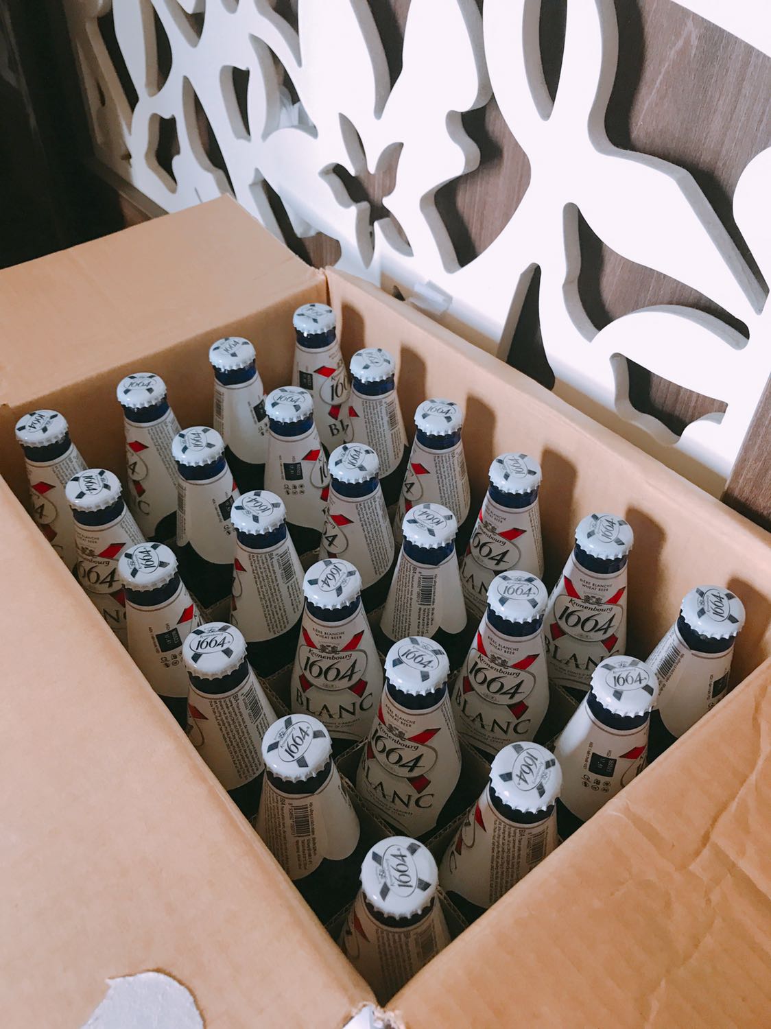 Giao hàng sớm hơn dự kiến, cộng điểm.
Đóng gói cực kỳ cẩn thận, cộng điểm.
Quà tặng cực kỳ đẹp, rất thích.