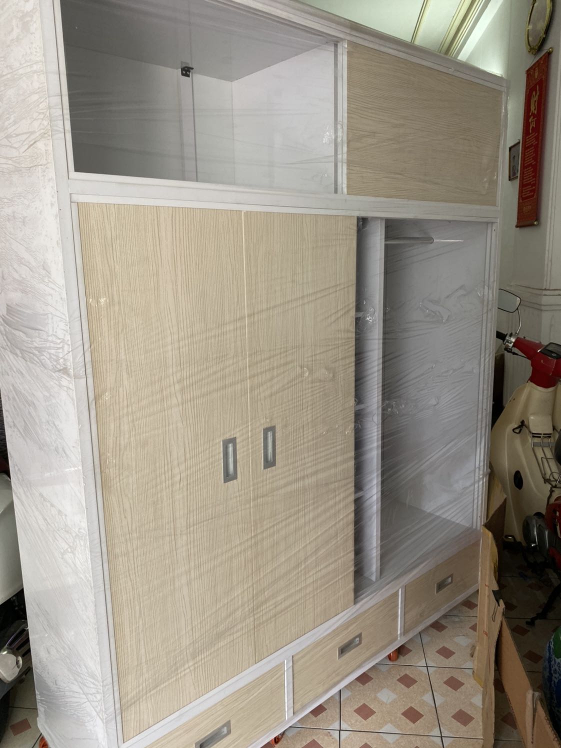 Tủ đẹp lắm luôn ,, không nghĩ được là tầm giá này mà được cái tủ ưng như vậy luôn ???