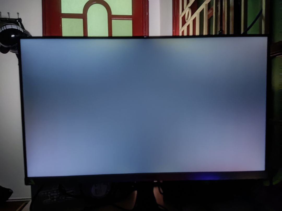 sản phẩm bị hở sáng ở viền màn hình. tôi đã gửi yên cầu đổi hàng đc 2 ngày nhưng tiki vẫn chưa phản hồi. 
Update sau 2 ngày mình phản hồi thì Tiki đã liên hệ và hỗ trợ đổi hàng. Màn hình sau khi đổi thì đã ok hơn, k còn hở sáng ở viền màn hình. Chất lượng chấp nhận đc so với sp trong tầm giá (2 ảnh cuối là ảnh màn sau khi đc đổi)