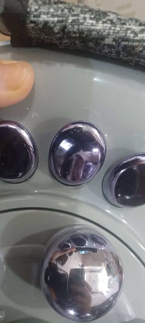 Mua hàng mới mà đưa máy đã qua sử dụng